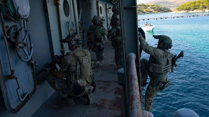 USA valmistus tehisintellekti valeinfo põhjal Hiina laeva pardale tungima